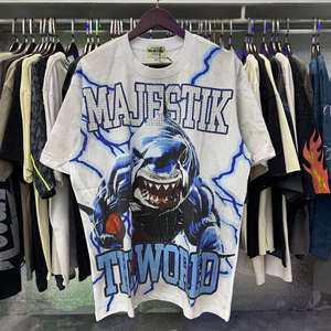 เสื้อยืดสีดำสำหรับผู้ชาย Majestik ลายพิมพ์กะโหลกแบบ Sublimation แขนสั้น คอกลม สไตล์สตรีท ทรงปกติ - Product Image 4