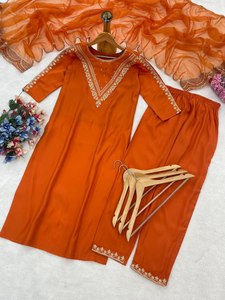 Ensemble Kurta Traditionnel Orange Brodé Style Romain pour Femme, Longueur Cheville, Tenue Décontractée, Style Indien et Pakistanais, Coupe Classique, Séchage Rapide - Product Image 2