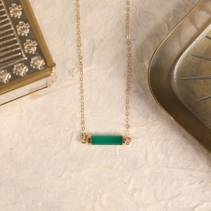 NIKHIL GEMS Collier en or vintage délicat avec pendentif barre longue en onyx vert fait main, certifié par un tiers, élégant cadeau de fiançailles pour - Product Image 4