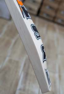 Bate de Críquet Ihsan Sports King Edition de Madera de Sauce Inglés, Duradero y Ligero, con Funda Protectora, Cubierta de Burbujas y Lámina Antideslizante para un Agarre Extra - Product Image 5