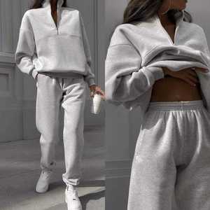 Conjunto Deportivo Corto de Invierno para Mujer, Color Gris Claro, Sudadera con Cierre y Pantalones Jogger, Dos Piezas - Product Image 1