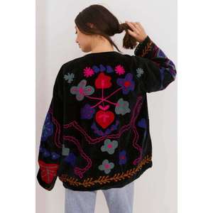 Veste noire brodée Suzani avec motifs floraux multicolores vibrants, en coton, style bohème, vêtements d'extérieur pour femmes - Product Image 3