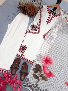 Ensemble de costume blanc brodé élégant pour femme – Kurti et pantalon à motifs floraux avec dupatta imprimée |   Vêtements ethniques décontractés - Product Image 6