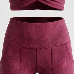 Conjunto de Yoga de 2 Piezas para Mujer, Top Corto con Cuello en V y Fruncido Color Borgoña, Leggings de Cintura Alta - Product Image 5