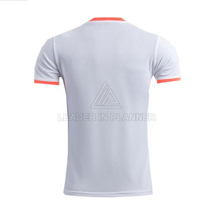 เสื้อฟุตบอลชายแขนสั้น ผลิตอย่างมืออาชีพ ทนทาน ผลิตจากโพลีเอสเตอร์ 100% ป้องกันรอยยับ ป้องกันแบคทีเรีย - Product Image 2