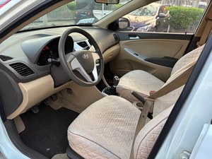 Venta al por Mayor de Hyundai Rena 2010 Sedán 1.4L Manual Estándar GL - Product Image 3
