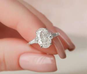 Bague de fiançailles en diamant ovale cultivé en laboratoire, trois pierres, pour femme, en argent 925, cadeau de promesse pour anniversaire, fête ou occasion spéciale - Product Image 6