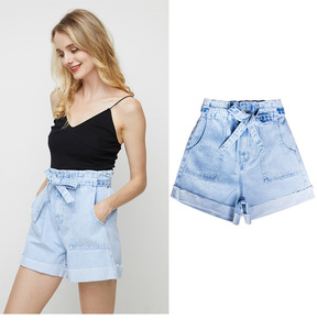 Shorts en jean bleu clair taille haute pour femme avec ceinture, style décontracté, coupe régulière, tissu en coton lavé respirant - Product Image 3