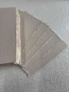 Papel Artesanal de Algodón con Borde Decorativo de la Marca Conifer, Hojas de Papel Impresas con Serigrafía, Papel Artesanal Blanco Natural de Primera Calidad - Product Image 5