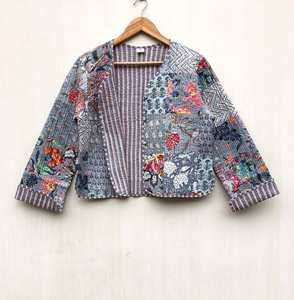 Chaqueta Acolchada de Algodón Hecha a Mano con Estampado Floral Reversible, Chaqueta Corta con Bolsillos Delanteros para Otoño - Product Image 1