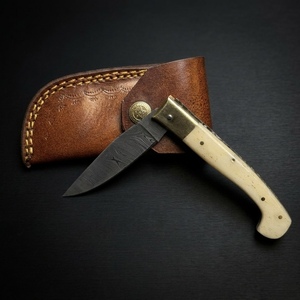 Couteau de chasse pliant artisanal en acier Damas avec étui en cuir OEM, équipement de survie pour le camping, lame à pointe tombante - Product Image 1