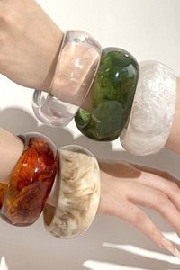 Bracelets tendance en résine acrylique transparente multicolore, grands, irréguliers, carrés et épais, pour l'été – Idéal comme cadeau - Product Image 3