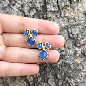 Boucles d'oreilles clous en pierres précieuses pour usage quotidien, jade bleu taille damier, petite paire de clous, plaqué or 18 carats, boucles d'oreilles mixtes à trois formes de pierres précieuses - Product Image 6