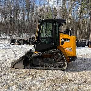 รถตักล้อยางขนาดเล็ก JCB ขับเคลื่อน 4 ล้อ ระบบตีนตะขาบ เครื่องยนต์มือสอง รับน้ำหนักได้ตามมาตรฐาน พร้อม PLC และมอเตอร์  ตัวตักด้านหน้า ออกแบบมาเพื่อการบรรทุก - Product Image 3