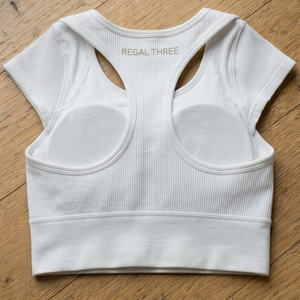 เสื้อครอปท็อปสีส้มสำหรับผู้หญิง ยี่ห้อ Regal Three คอทรงกลม ตะเข็บตัดกัน ระบายอากาศได้ดี เหมาะสำหรับออกกำลังกาย ปักลายด้านหน้า - Product Image 5