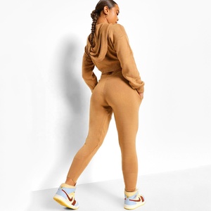 Conjuntos deportivos de lana con logotipo personalizado para mujer, de alta calidad, de dos piezas, con sudadera con capucha y media cremallera y pantalones tipo jogger. - Product Image 4