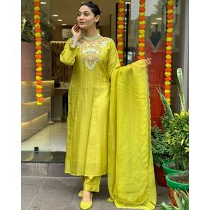 Ensemble haut et bas confortable taille XL pour les fêtes avec un dupatta chic - Product Image 1