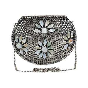 Pochette en nacre faite à la main par FAIZA CRAFT - Design moderne écologique, artisanat naturel, cadeau de mariage - Product Image 5
