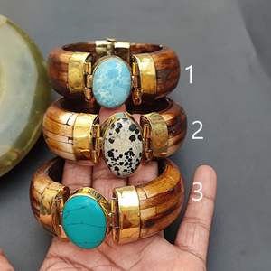 Pulseras de Estilo Vintage de Hueso y Latón con Dije de Ágata Natural - Product Image 4