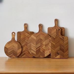 Planche à découper ronde en bois d'acacia durable avec poignée, écologique et compatible lave-vaisselle pour la cuisine - Product Image 2