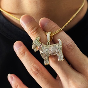 ZAWO Colgante de Moissanita VVS1 con Forma de Perro Adorable, Chapado en Oro, Micro Pavé, Corte Brillante Redondo, Amuleto de Animal, Unisex, Uso Diario - Product Image 3