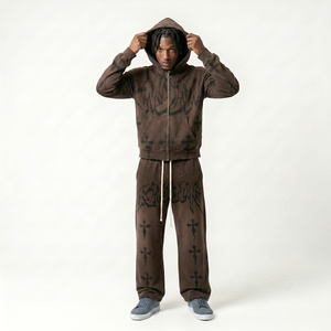 Ensemble de survêtement streetwear marron pour homme, comprenant un sweat à capuche zippé intégral en coton à imprimé croisé coupe ample et un pantalon évasé vintage - Product Image 5