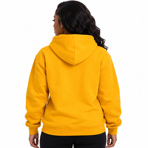 Sudadera con Capucha Amarilla Dorada Sigma Gamma Rho, Diseño de Letras Griegas Azules en el Pecho, Manga Larga, Bolsillo Tipo Canguro, Estilo Universitario - Product Image 2