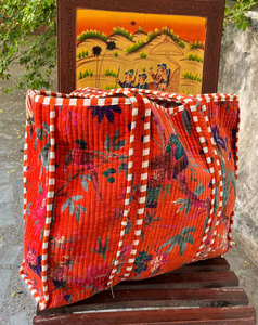 Bolso de hombro clásico de terciopelo estampado con acabado elegante y amplio espacio - Product Image 2