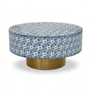 Mesa de Centro de Lujo con Incrustaciones de Hueso en Blanco y Negro, Mesa Redonda Hecha a Mano con Base de Pedestal de Latón Antiguo Cepillado - Product Image 3