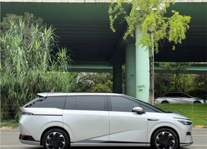 Auto Eléctrico Usado XPENG X9 702 Max MPV 2024, 7 Asientos, Suspensión Neumática, Venta al Por Mayor Usado de China - Product Image 4