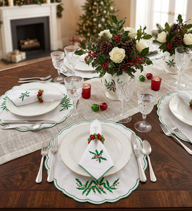 Ensemble de sets de table et de serviettes de Noël brodés sur mesure, 100% lin, sets de table ronds avec motif de houx, lavables en machine, décoration de la maison - Product Image 3