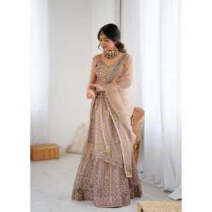 Hermoso Conjunto Lehenga Choli para Mujer con Bordado y Lentejuelas Trabajo - Product Image 3