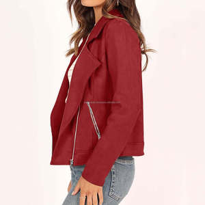 Veste moderne vintage rouge en daim style motard pour femme, fermeture à glissière asymétrique, col à revers, manches longues, coupe courte et respirante pour moto - Product Image 4
