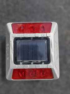 ไฟ LED ติดถนนแบบกันน้ำ สำหรับทำเครื่องหมายเพื่อความปลอดภัยบนท้องถนน ราคาขายส่งที่ดีที่สุด - Product Image 2