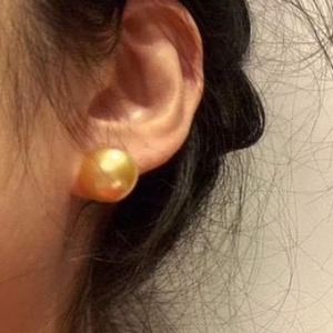 ต่างหูสไตล์บุชิราติ ชุบทอง 18K สีควีน ประดับด้วยลูกปัดทองธรรมชาติขนาด 12-11 มม. งานฝีมือแบบฝรอสต์ นำเข้าจากอิตาลี - Product Image 4