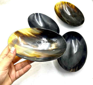 Cuenco Decorativo de Cuerno Natural Premium Hecho a Mano para Servir Comida, Adorno para Mesa de Comedor de Tradebyd - Product Image 2