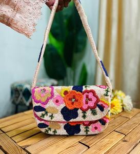 Porte-monnaie décoratif artisanal en coton brodé pour Noël et les fêtes, mini-portefeuille avec des motifs de fils colorés - Product Image 4