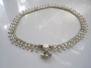 Nouvel Arrivage 2026 – Bracelet de Cheville en Argent Fait Main avec Breloques Clochettes Délicates – Bijoux pour Femmes et Filles à Porter lors de Mariages - Product Image 2