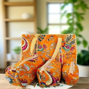 Ensemble de sacs fourre-tout matelassés légers à imprimé floral brodé, 4 pièces, unisexe, motif orange rayé, fermetures éclair à fruits, tissu tissé - Product Image 1