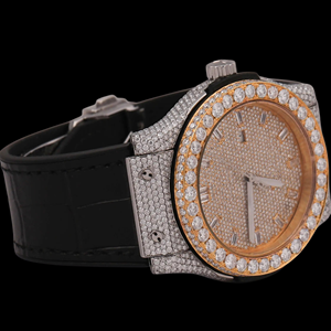 Nouvelle collection de montres élégantes pour homme, avec bracelet en cuir noir orné de moissanite ronde, mouvement à quartz en or blanc luxueux, idéales pour les soirées. - Product Image 4