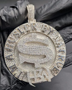 Pendentif Thème 'Je suis un Husler par nature' en Moissanite, Alliage d'Argent 925, Cristal et Strass, Breloque Hip Hop pour Homme, Cadeau - Product Image 1