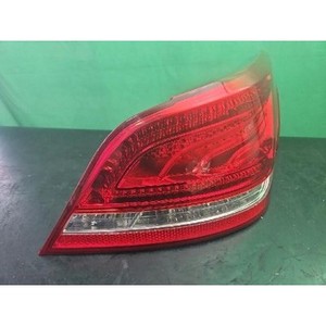 ไฟท้ายมือสองของรถยนต์อีควัส ขวา รุ่น 924023N000 - Product Image 1