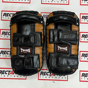 Best Seller Genuine Leather Twins Boxing Training Kick <b>Pads</b> Kick Boxing Strike Curved Arm <b>Pad</b> MMA <b>Focus</b> Muay Thai Punch Shield - Product Image 5