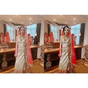 Gran Oferta en Edición de Imágenes de Ropa de Moda Creativa con Creación de Sombras, Ajuste de Resaltos y Realce de Color Disponible para la Venta - Product Image 1