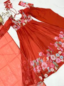 Magnifique robe Anarkali indienne pakistanaise en tissu organza, imprimé floral fantaisie, pour fêtes, mariages, occasions décontractées, vêtements traditionnels pour femmes. - Product Image 6