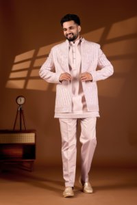 Blazer Jodhpuri para Hombre con Diseño de Ondas Lineales en Cuarzo Rosa, Base TR Lachko, Secuencia de Cuentas Multitamaño para Bodas y Fiestas - Product Image 2