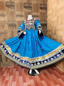 Robes longues traditionnelles afghanes brodées en dentelle pour femmes, respirantes, de bonne qualité, au design exceptionnel, style Kuchi afghan. - Product Image 3