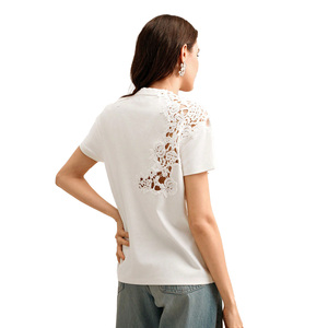 Chemise pour femme en coton avec superposition de dentelle florale tendance, broderie chenille, logo personnalisé, manches courtes, coupe classique, t-shirt hybride décontracté - Product Image 2