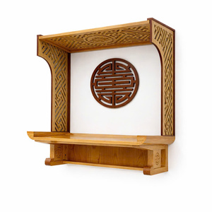 L'autel bouddhiste mural est en bois de chêne avec un cadre décoratif. - Product Image 3