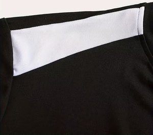 เสื้อกอล์ฟผู้ชายผ้าฝ้าย 100% พิมพ์ลายโลโก้ด้านหน้าด้วยเทคนิคไหมพรม คอกลม แขนสั้น คุณภาพสูง รับผลิตตามแบบ OEM - Product Image 4